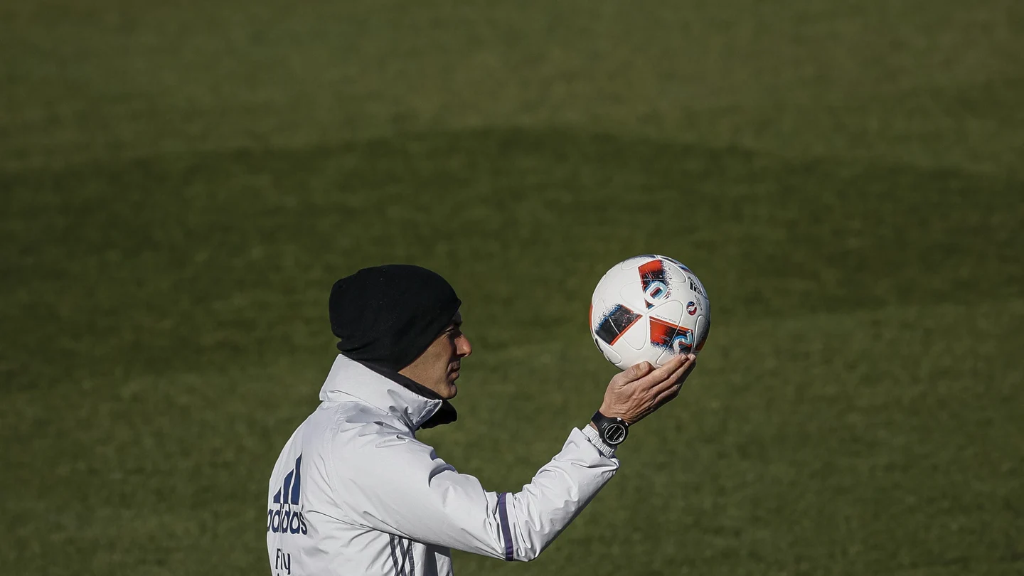 Zidane, durante el entrenamiento del Real Madrid Zidane, durante el entrenamiento del Real Madrid