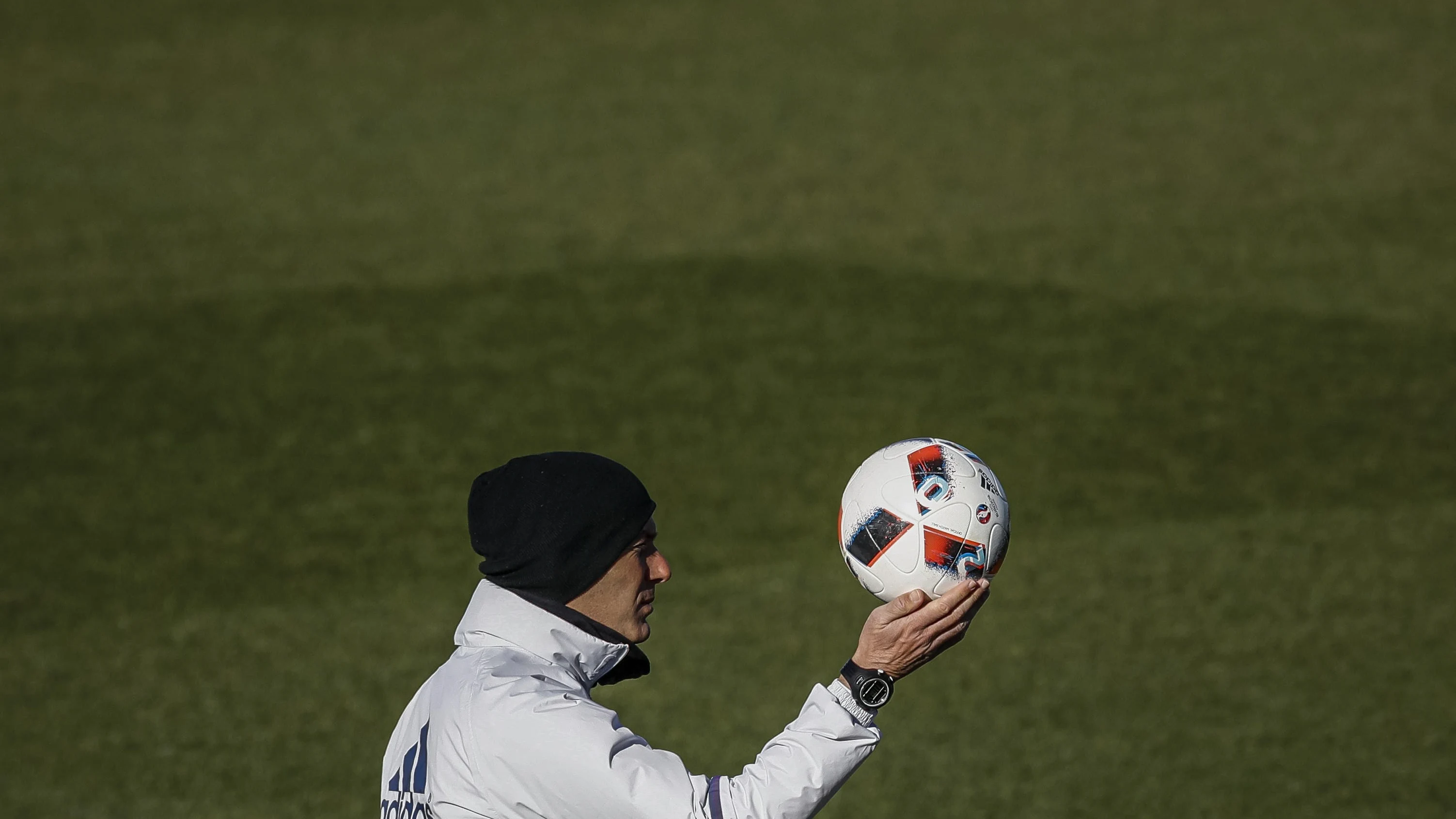 Zidane, durante el entrenamiento del Real Madrid Zidane, durante el entrenamiento del Real Madrid