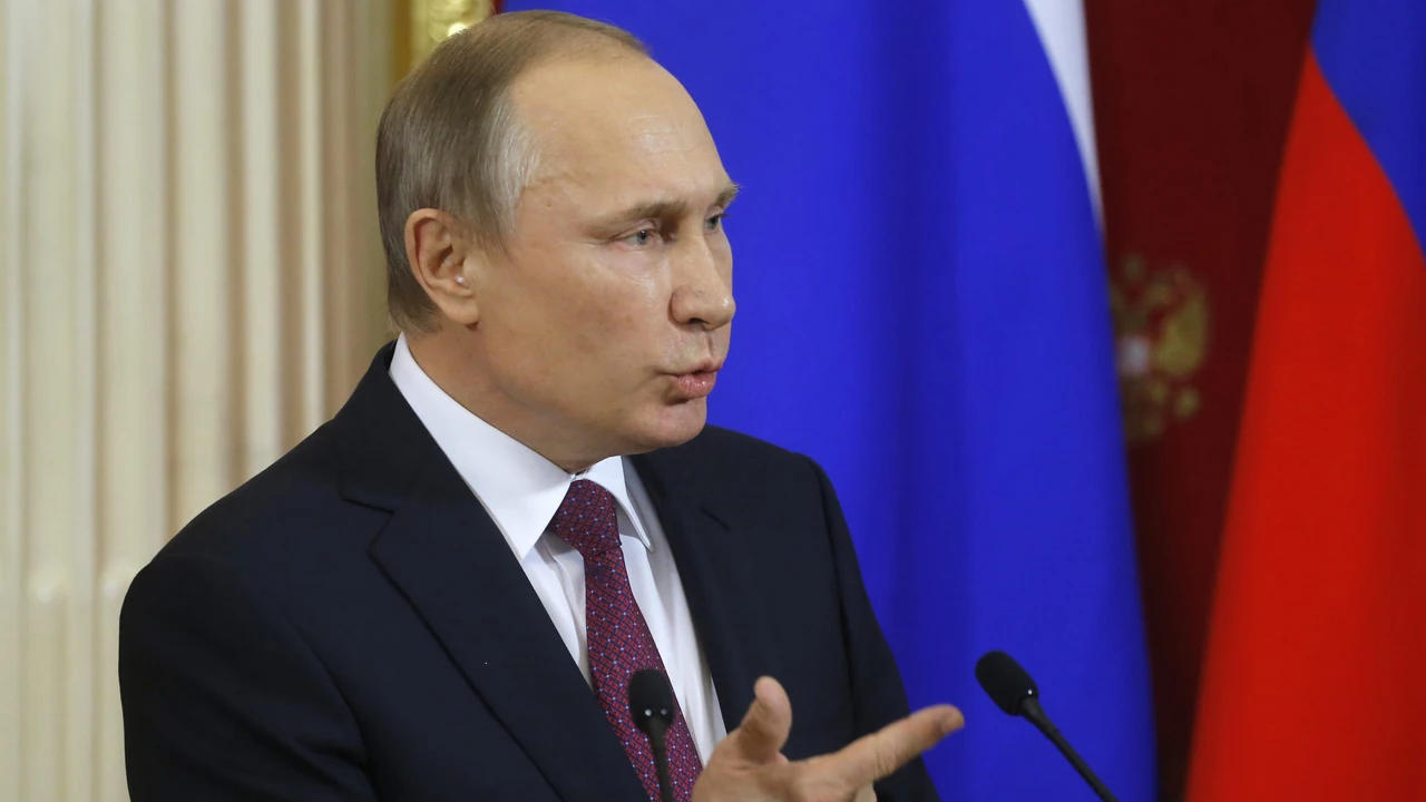 Putin hablando ante los medios