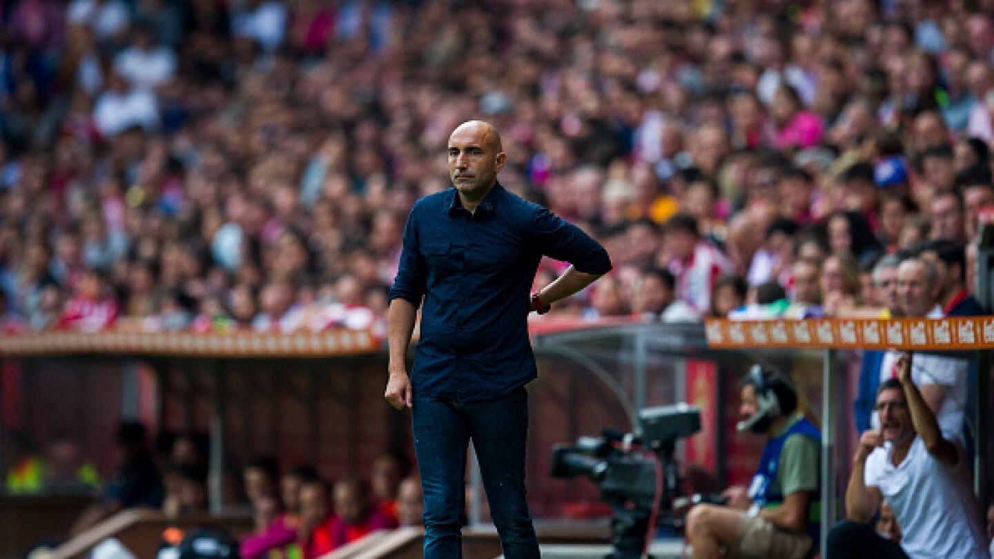Abelardo durante un partido con el Sporting