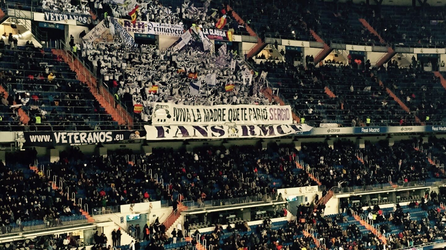 La afici&oacute;n del Real Madrid apoya a Sergio Ramos