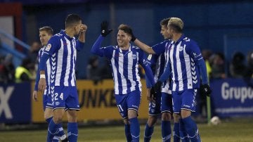 Ibai Gómez celebra un gol con el Alavés