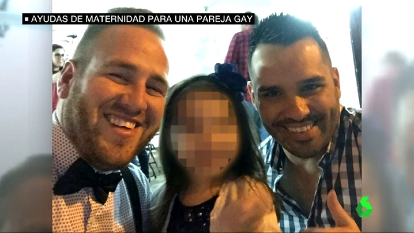 David y Javier junto a su hija