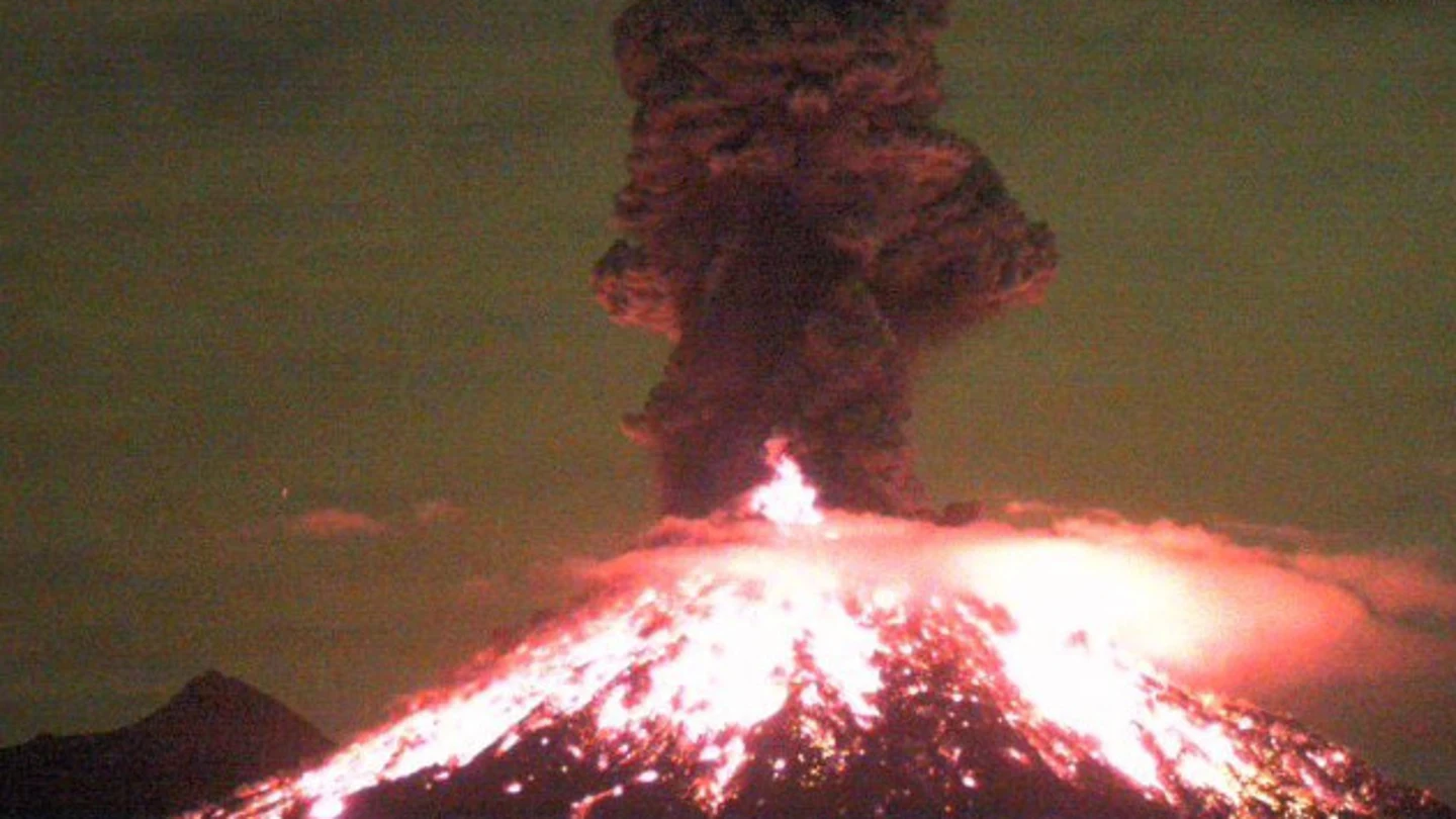 Explosión en el volcán de Colima Explosión en el volcán de Colima
