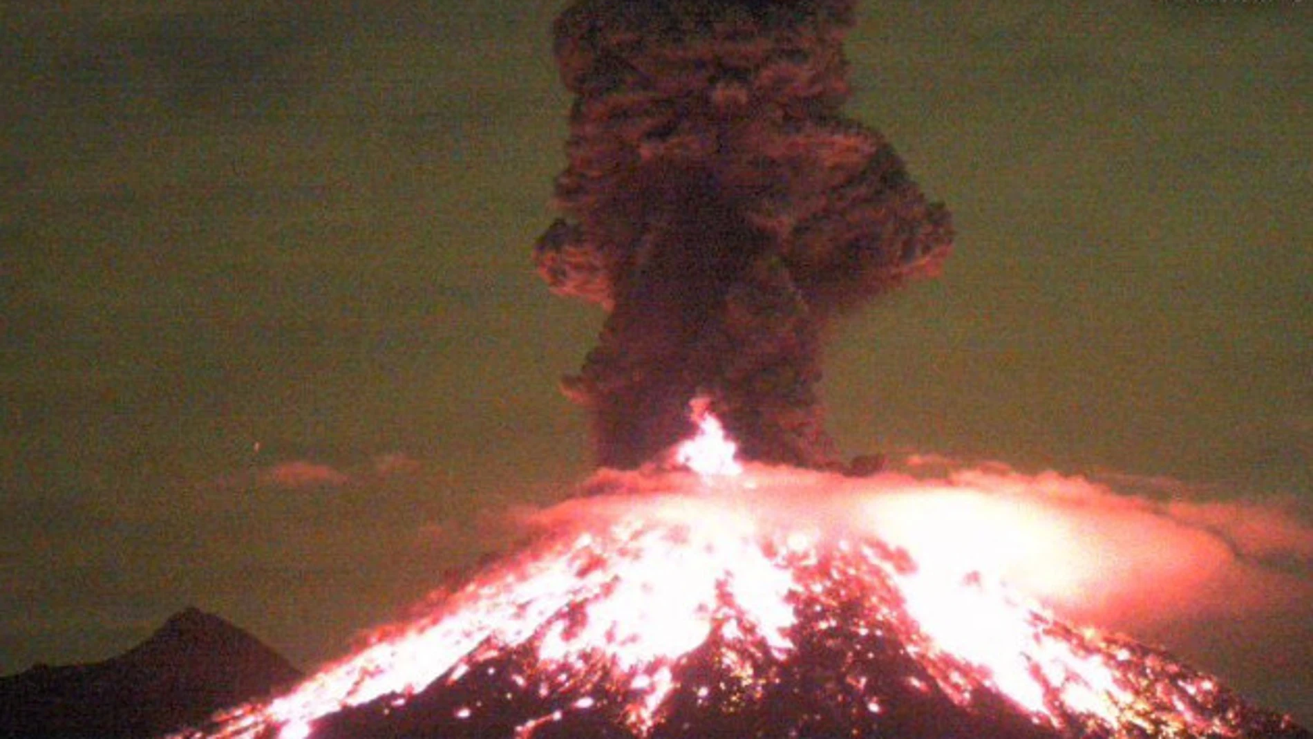 Explosión en el volcán de Colima