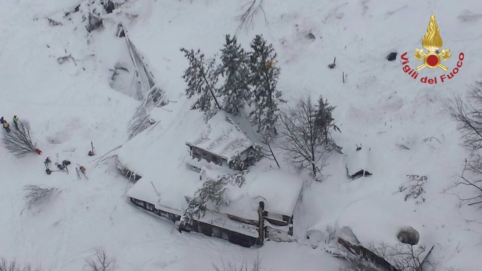 El hotel de Italia sepultado por la nieve