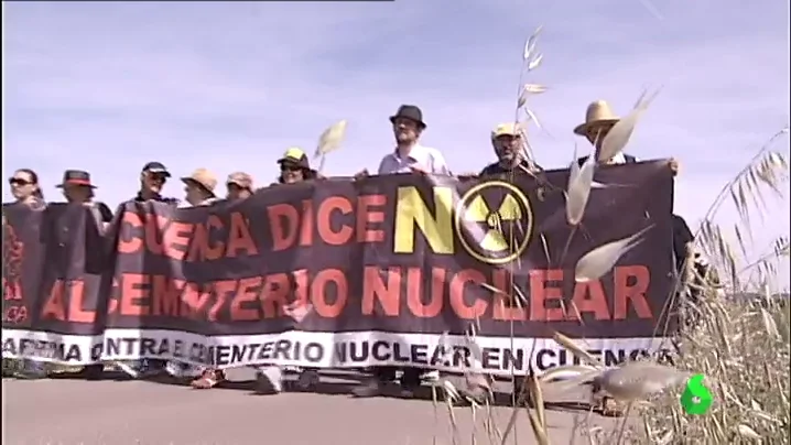 Frame 0.495302 de: El Supremo dictamina que el cementerio nuclear en Villar de Cañas es más importante que la zona de protección de aves