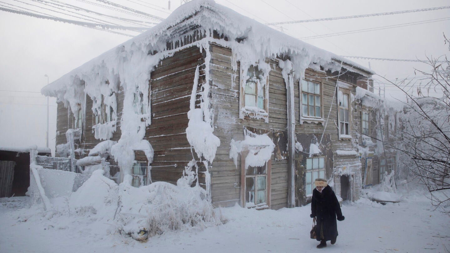 Una casa congelada en el centro de Yakutsk 