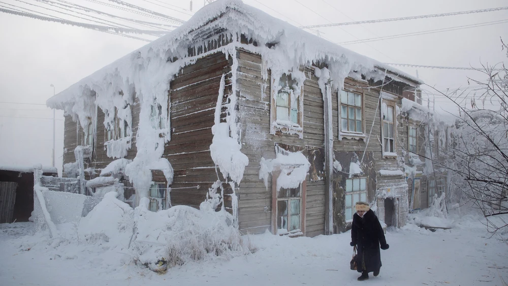 Una casa congelada en el centro de Yakutsk 