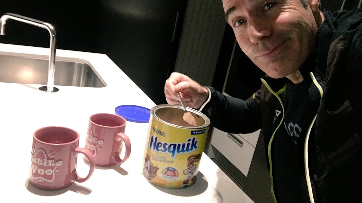 Álex Corretja y su ya famosa foto con una cucharada de Nesquik Álex Corretja y su ya famosa foto con una cucharada de Nesquik