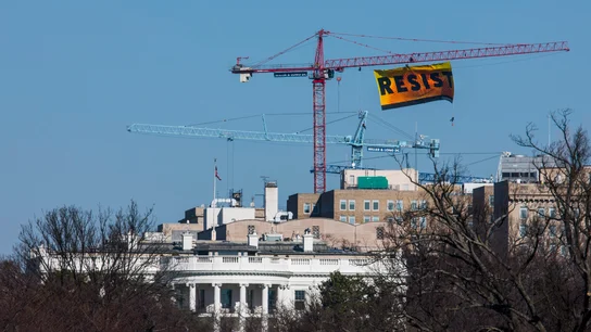 Cartel de Greenpeace junto a la Casa Blanca Cartel de Greenpeace junto a la Casa Blanca