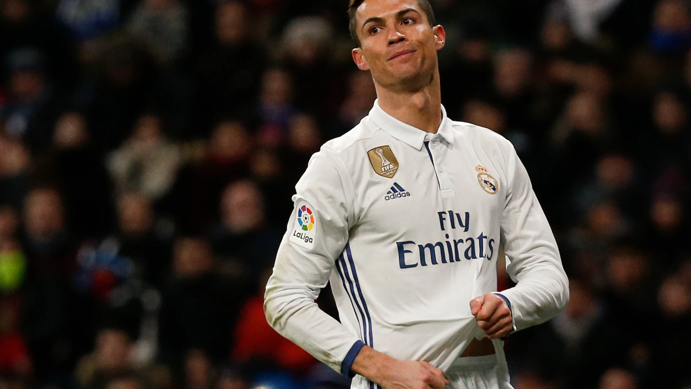 Cristiano Ronaldo lamenta una acci&oacute;n en un partido con el Real Madrid