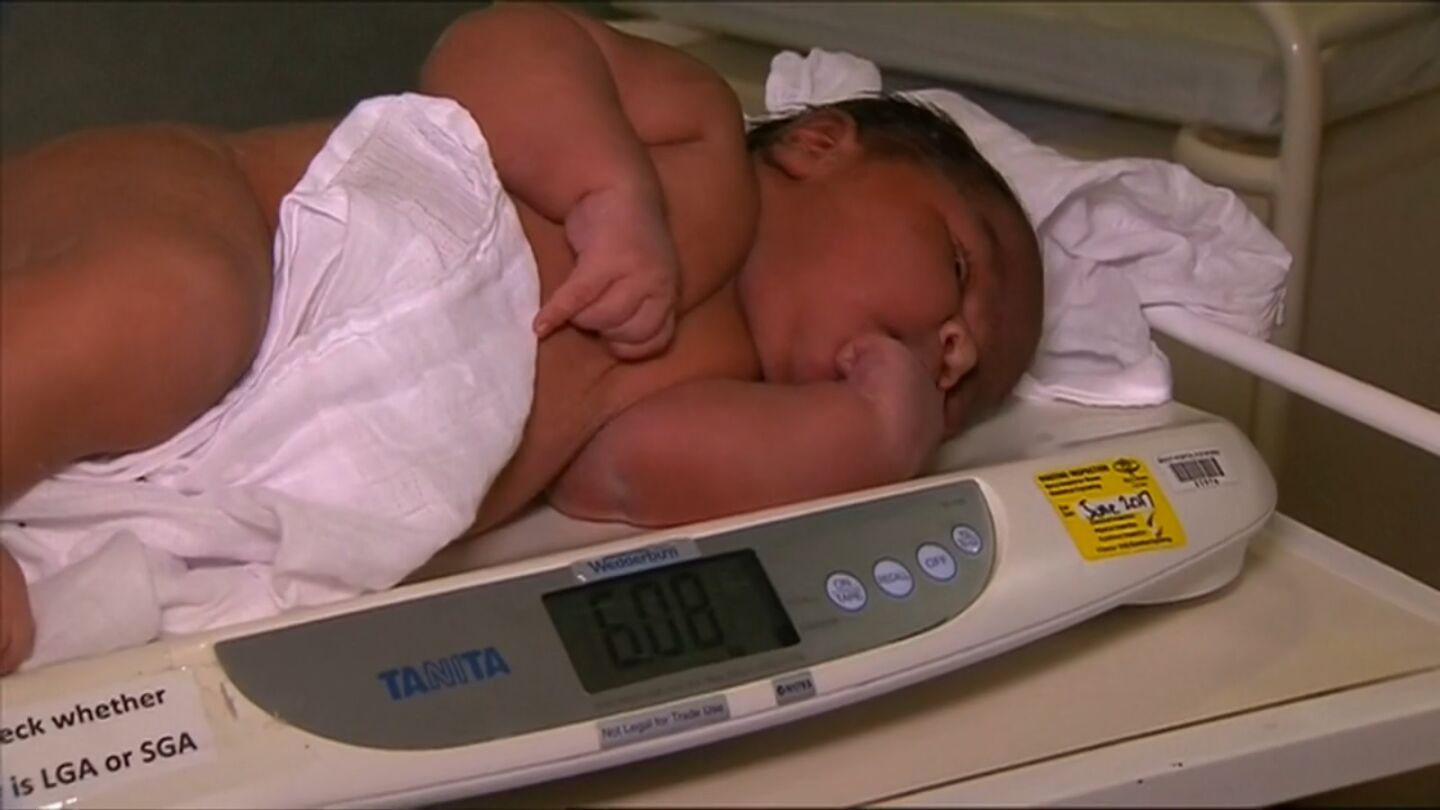 Un beb&eacute; de m&aacute;s de seis kilos