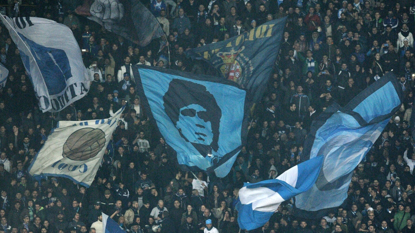 Aficionados del N&aacute;poles en San Paolo