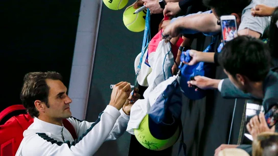 Federer, firmando autógrafos en Australia Federer, firmando autógrafos en Australia