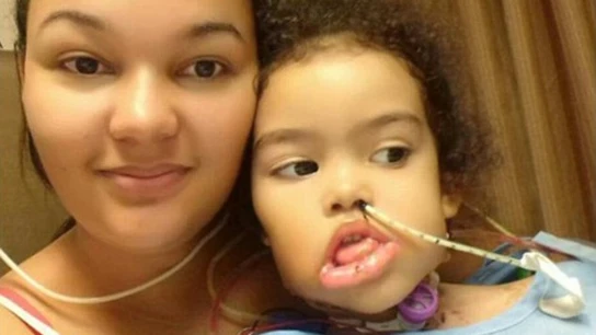 Melyssa junto a su madre después de la operación del tumor Melyssa junto a su madre después de la operación del tumor