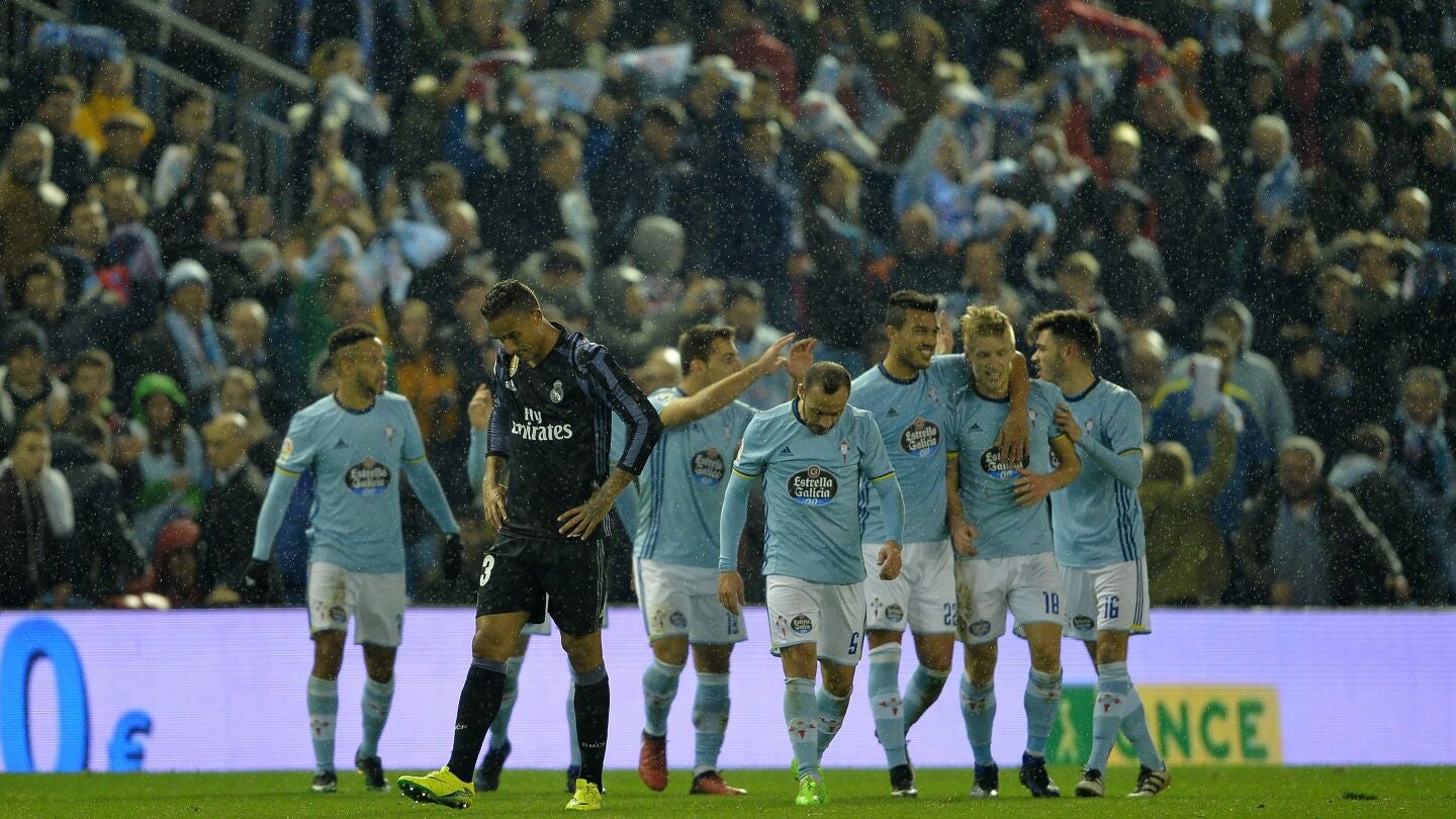 Los jugadores del Celta celebran un gol al Madrid