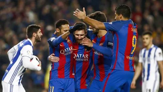 Los jugadores del Barcelona celebran uno de sus goles. Los jugadores del Barcelona celebran uno de sus goles.