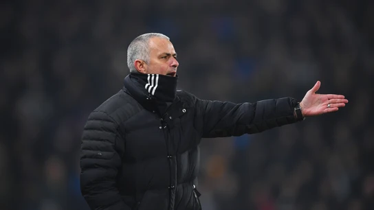 Mourinho durante el partido contra el Hull City Mourinho durante el partido contra el Hull City
