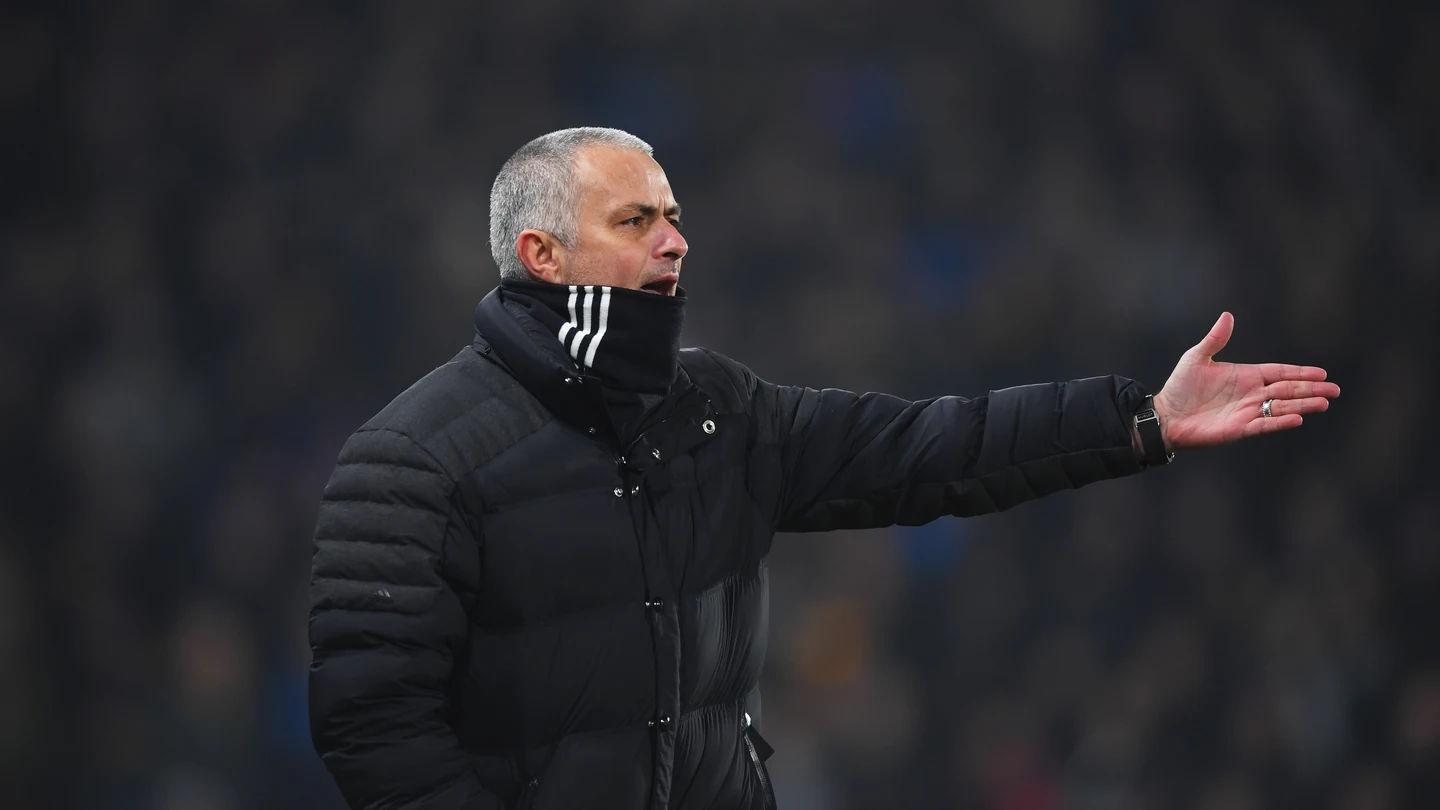 Mourinho durante el partido contra el Hull City Mourinho durante el partido contra el Hull City