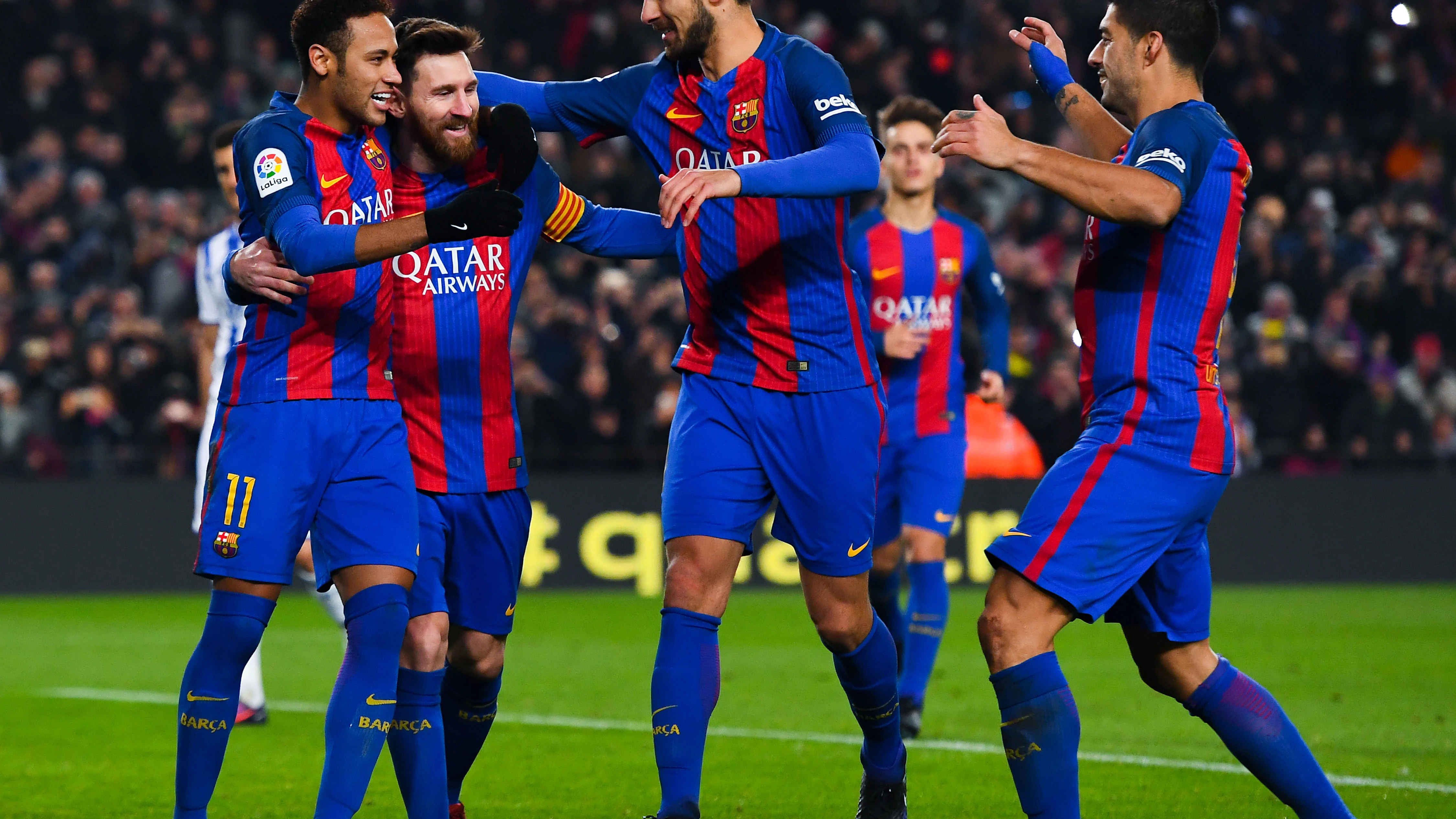 Neymar, Messi, André Gomes y Suárez celebran un gol ante la Real Sociedad