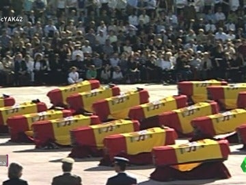 Frame 13.410845 de: Ramón J. Campo: "Taparon los megáfonos para que no se escucharan los gritos de dolor a los políticos en el funeral" Frame 13.410845 de: Ramón J. Campo: "Taparon los megáfonos para que no se escucharan los gritos de dolor a los políticos en el funeral"