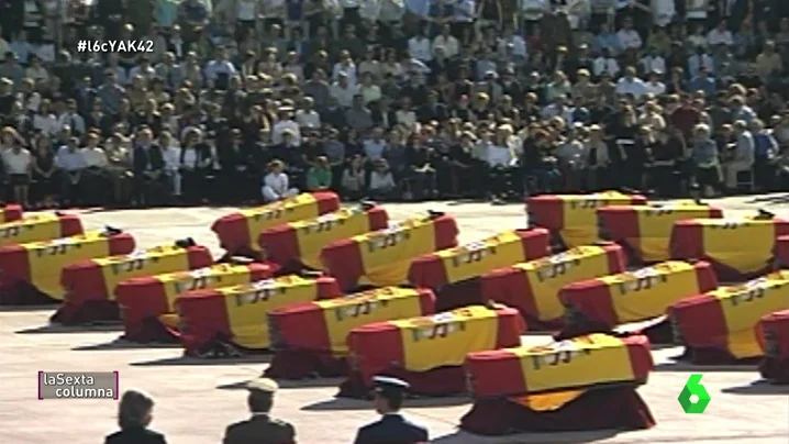 Frame 13.410845 de: Ramón J. Campo: "Taparon los megáfonos para que no se escucharan los gritos de dolor a los políticos en el funeral"