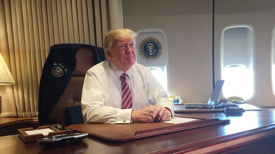 Trump en el avión presidencial Donald Trump