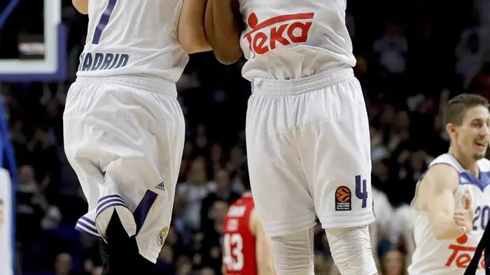 Doncic y Drapper celebran el último mate del esloveno.