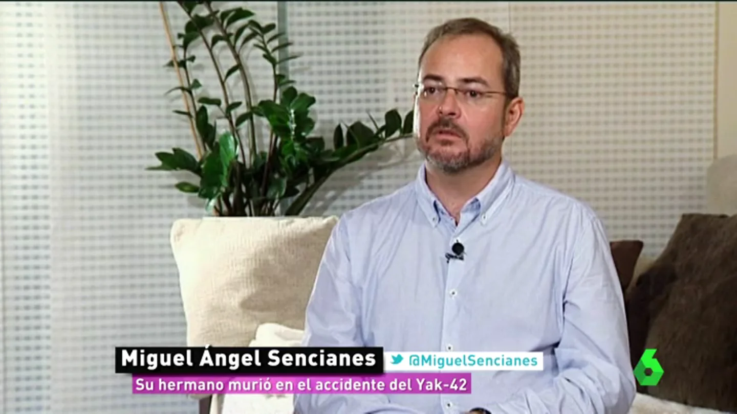 Frame 122.32107 de: Miguel Sencianes, familiar de una víctima del Yak-42: "Encontraron hasta tres piernas dentro del mismo ataúd" Frame 122.32107 de: Miguel Sencianes, familiar de una víctima del Yak-42: "Encontraron hasta tres piernas dentro del mismo ataúd"