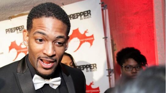 El actor Jay Bowdy atiende a los medios de comunicaci&oacute;n