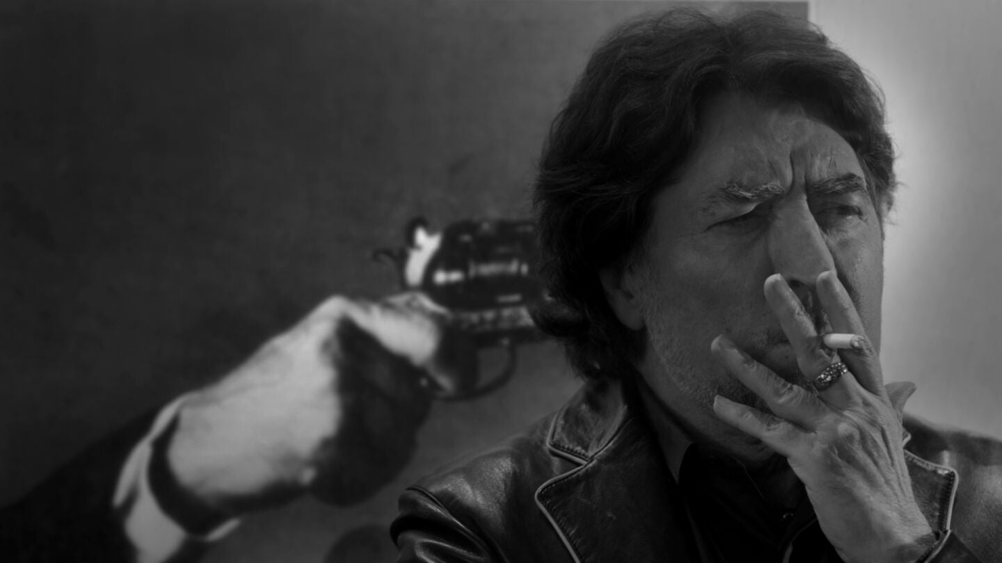 Joaqu&iacute;n Sabina, en una de las im&aacute;genes del videoclip de 'Lo niego todo'