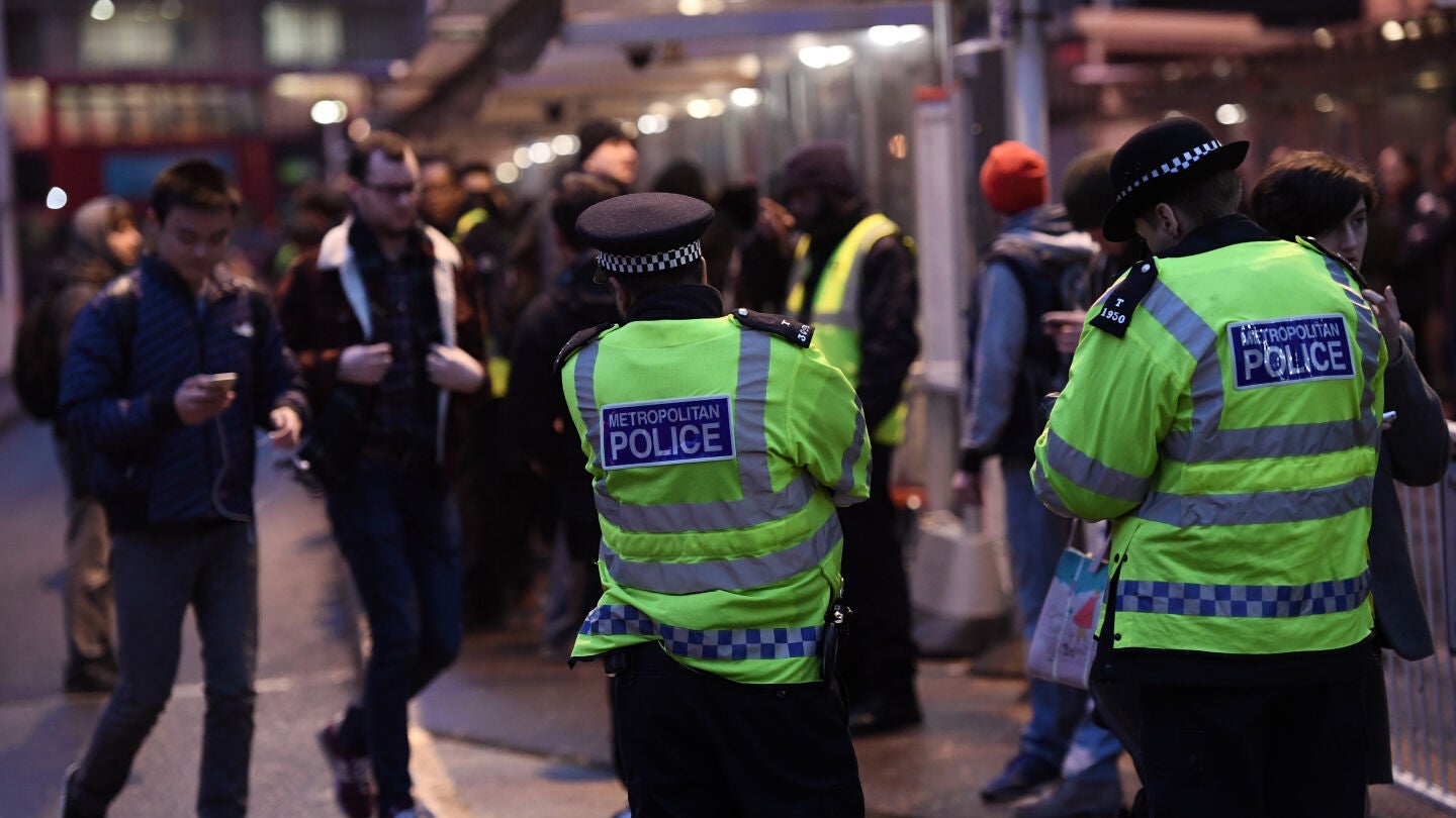 Agentes de la Polic&iacute;a brit&aacute;nica