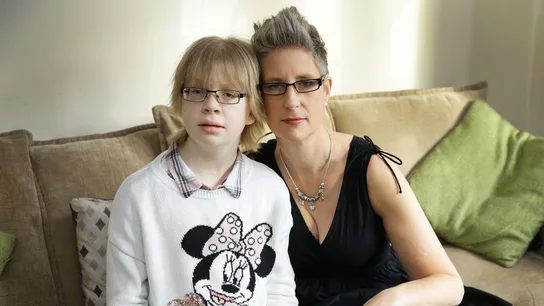 Una mujer busca familia para su hija discapacitada La madre está enferma de cáncer