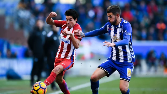 Theo Hernández puja con Gaitán Theo Hernández puja con Gaitán