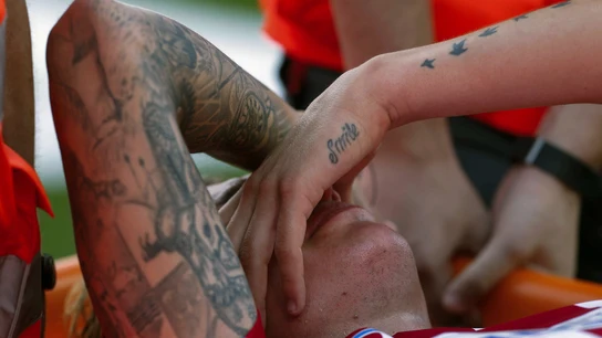 Giménez abandona el campo Giménez abandona el campo