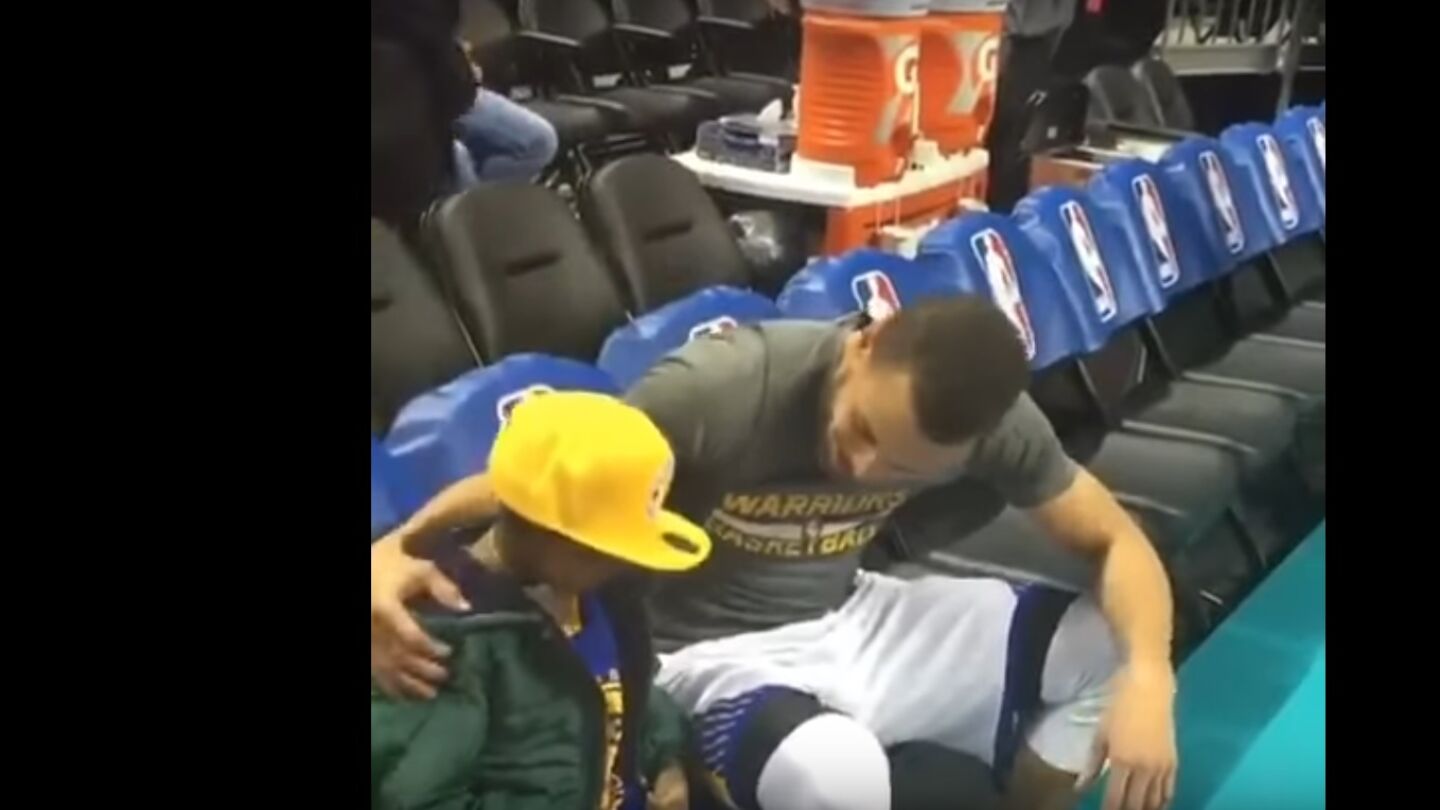 Stephen Curry da una sorpresa a un ni&ntilde;o al que le quedan meses de vida