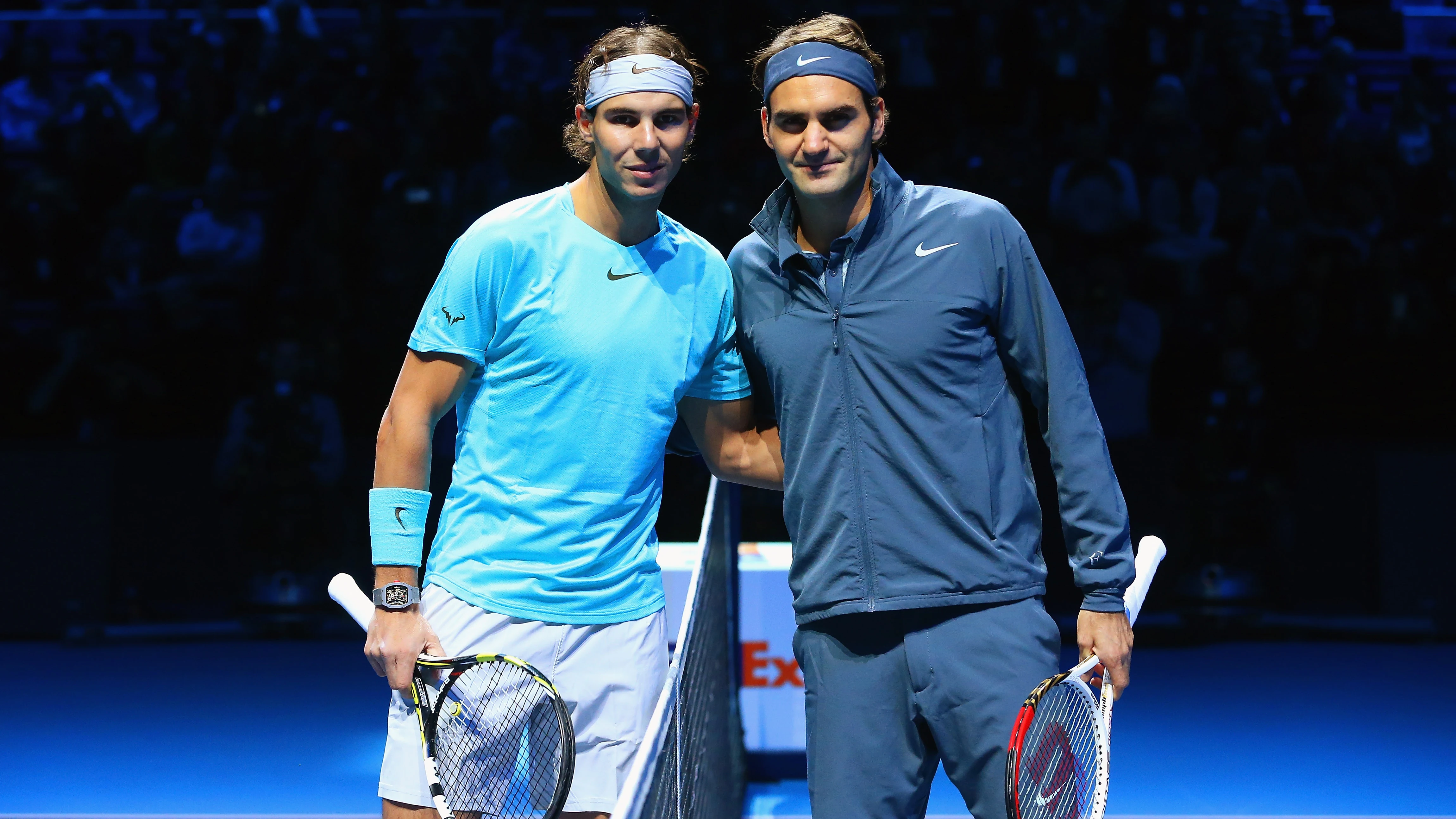 Rafa Nadal y Roger Federer posan antes de jugar un partido