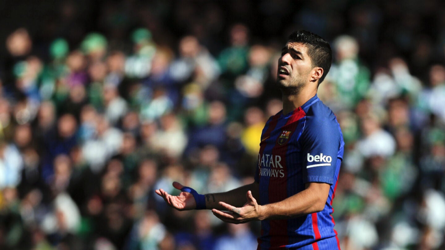Luis Su&aacute;rez se lamenta