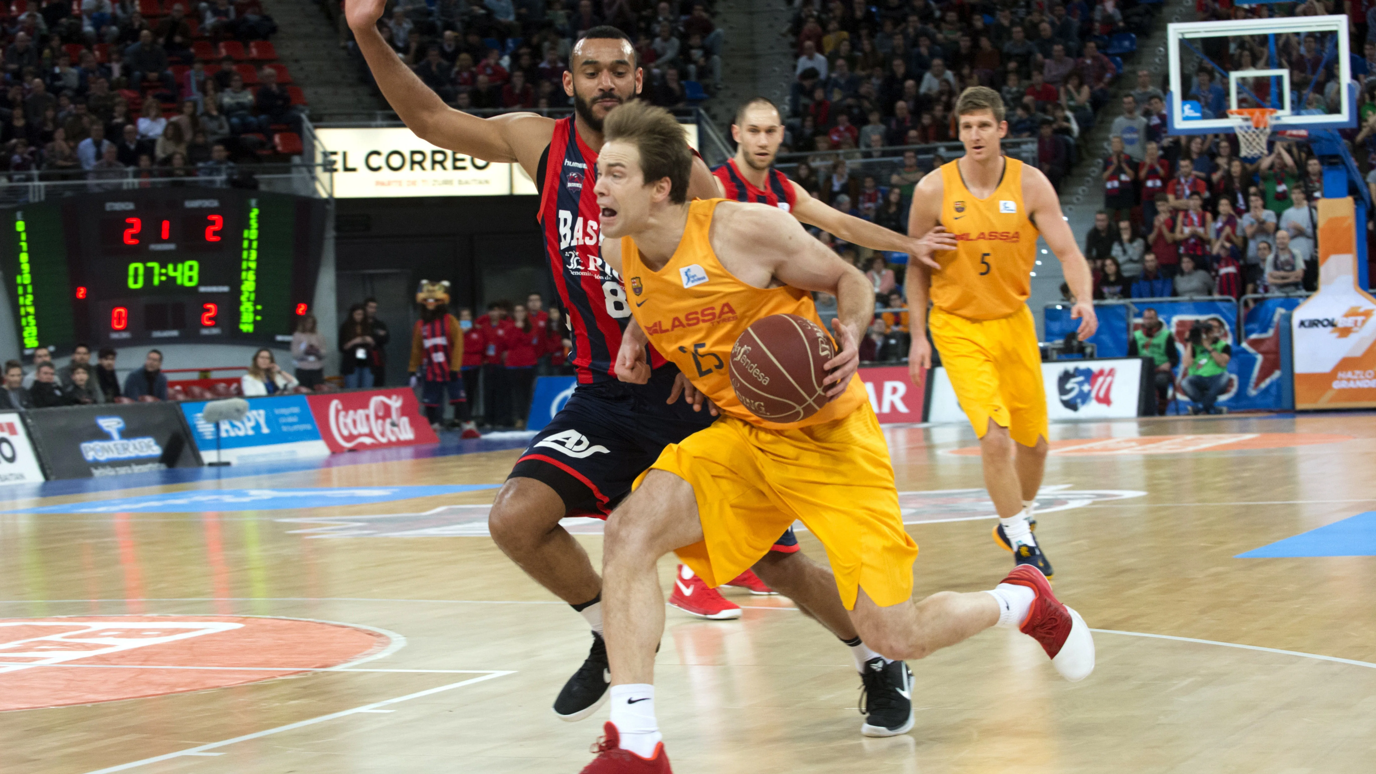 El Barcelona durante un partido ante el Baskonia