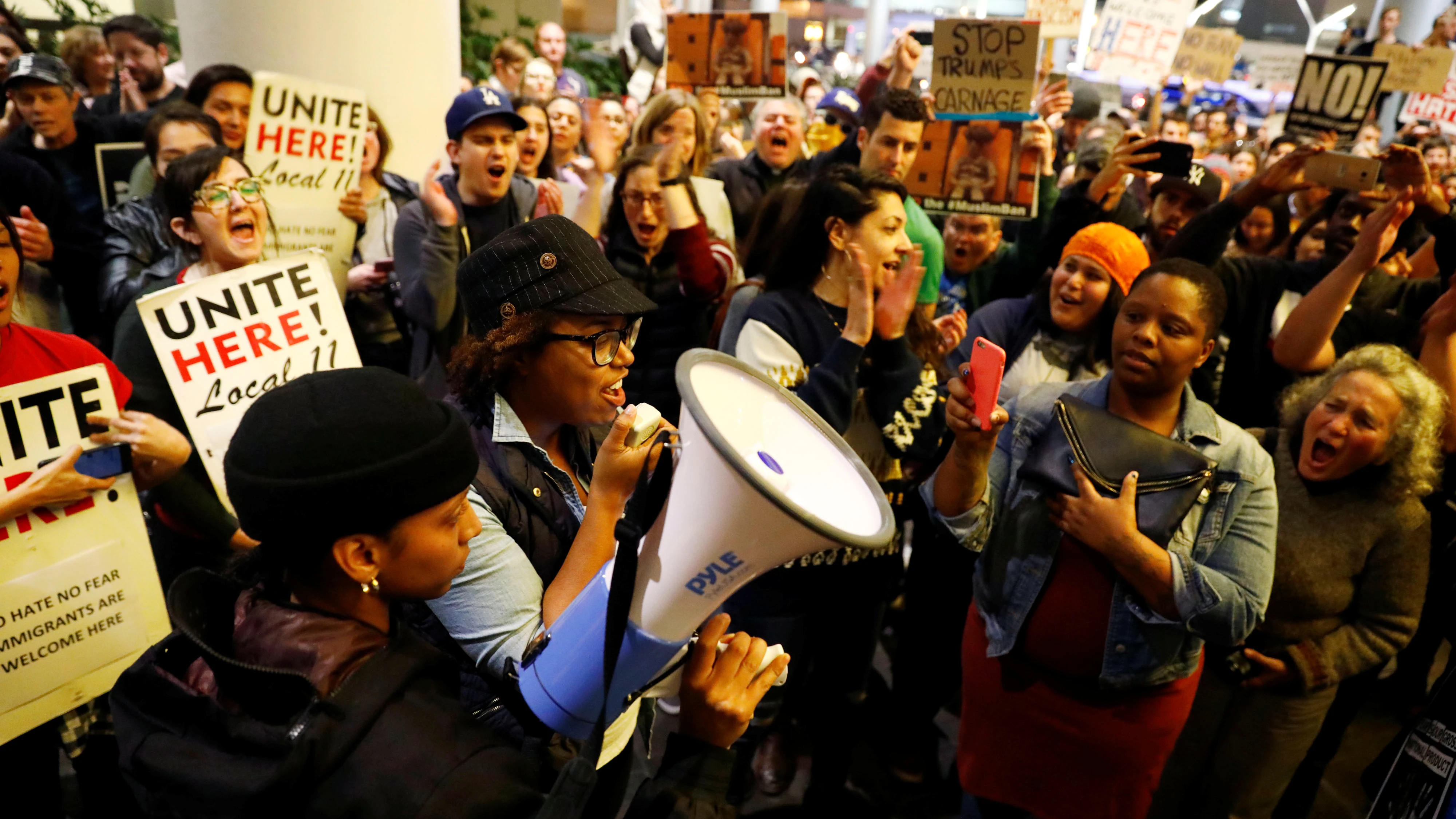 Protestas en el aeropuerto por la medida de Donald Trump