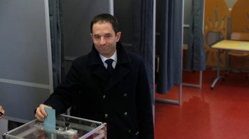 Hamon el colegio de París en el que ha votado