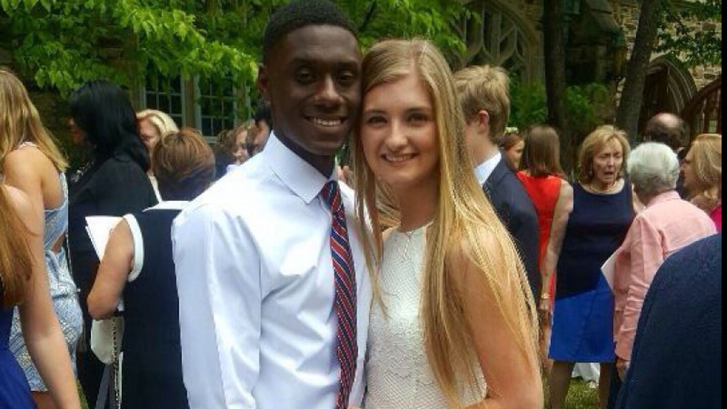 La joven Allie Dowdle junto a su novio Michael