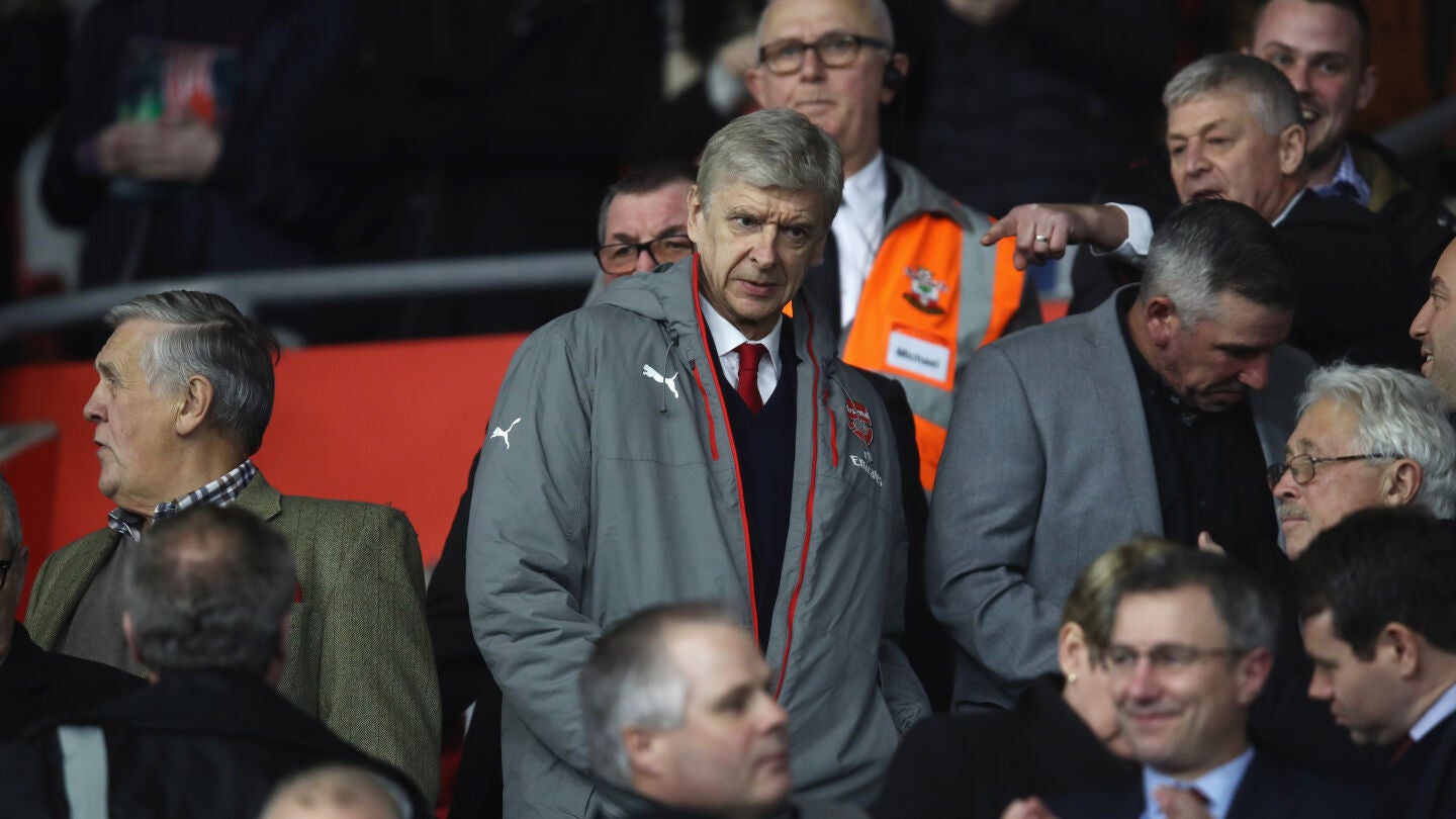 Arsene Wenger en las gradas del Emirates