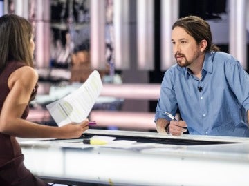 Ana Pastor pregunta a Pablo Iglesias en El Objetivo Ana Pastor pregunta a Pablo Iglesias en El Objetivo