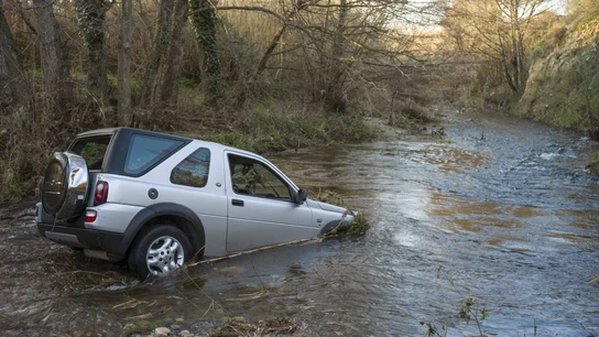 Vehículo de la pareja fallecida arrojado en el agua en una riera de Masarac (Girona) Vehículo de la pareja fallecida arrojado en el agua en una riera de Masarac (Girona)