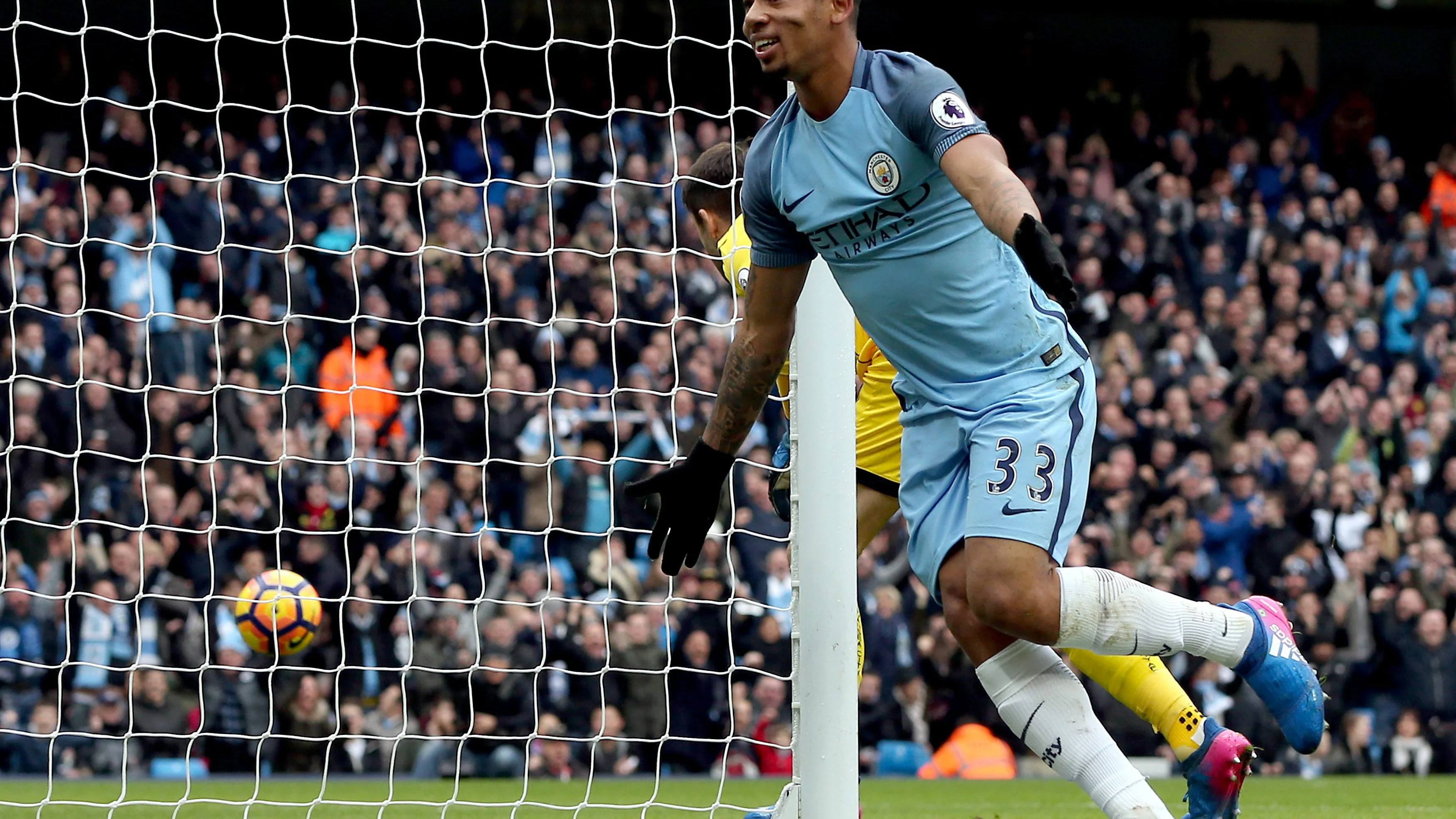 Gabriel Jesús celebrando uno de sus goles frente al Swansea