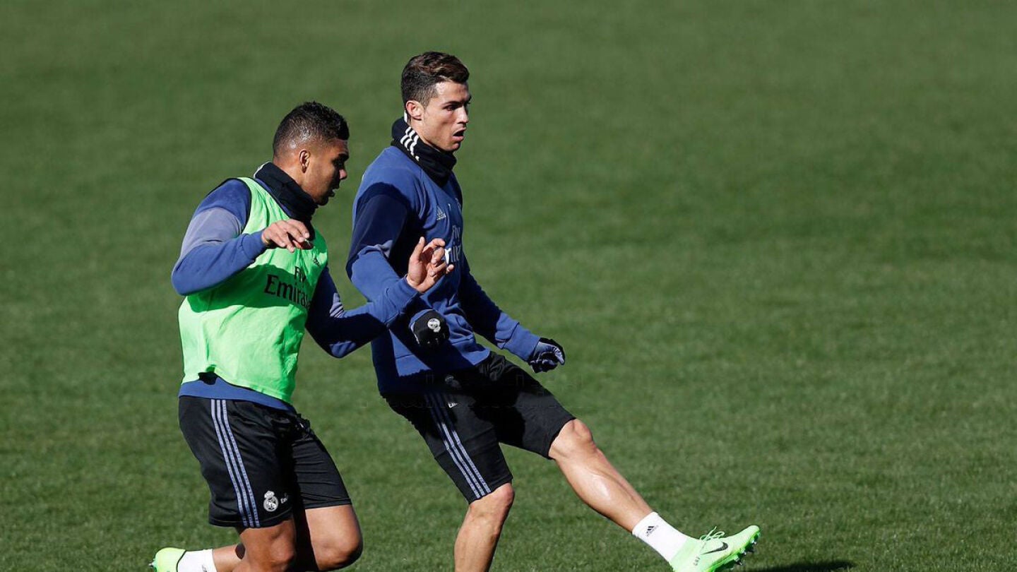 Cristiano Ronaldo y Danilo durante el entrenamiento