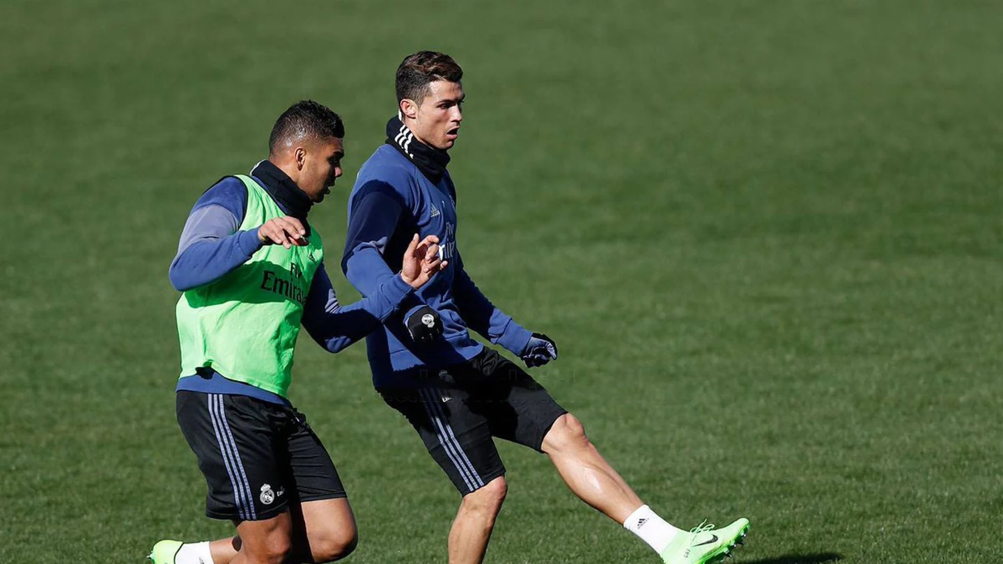 Cristiano Ronaldo y Danilo durante el entrenamiento Cristiano Ronaldo y Danilo durante el entrenamiento