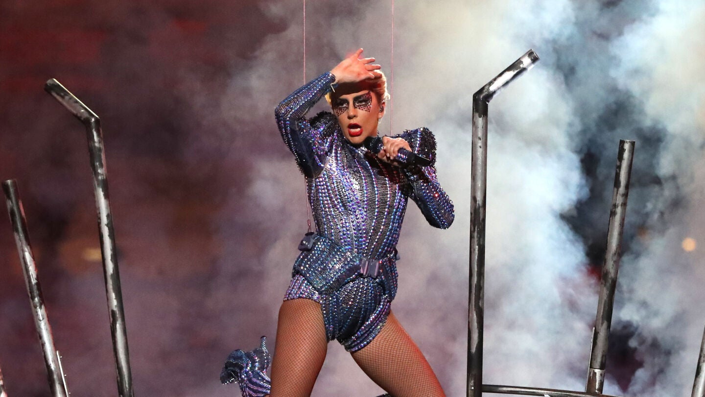 Lady Gaga durante su actuaci&oacute;n en la Super Bowl